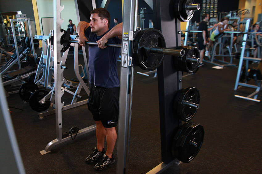 Smith Machine Upright Row, end position